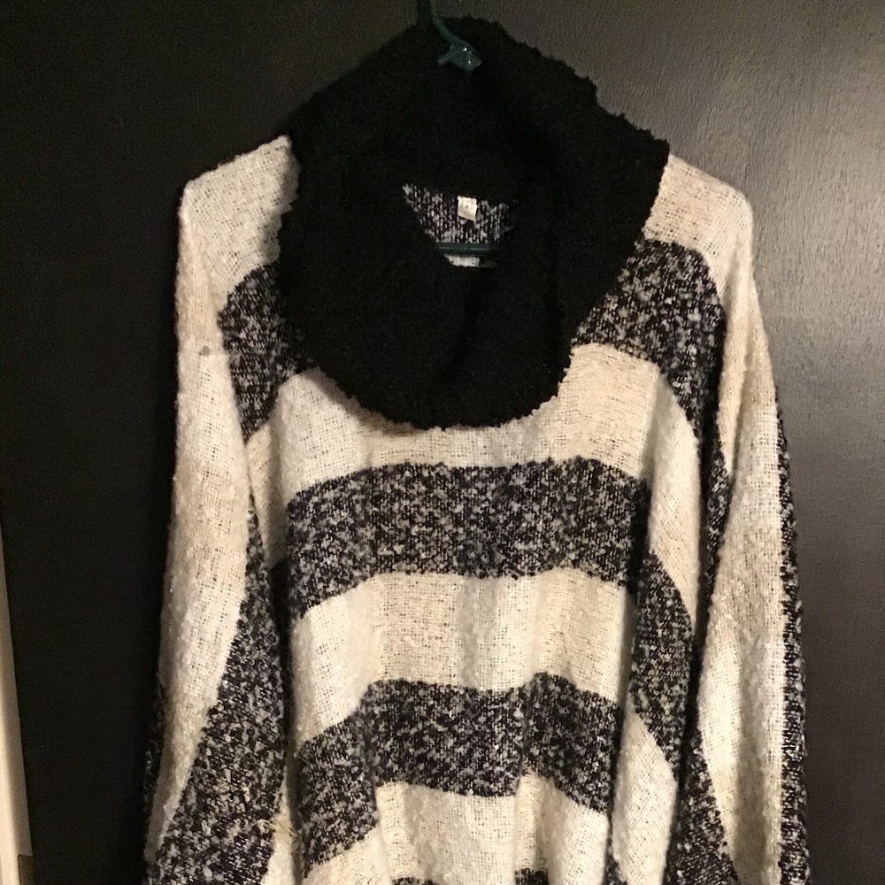 Black, Gray, and White Scoop Neck Poncho